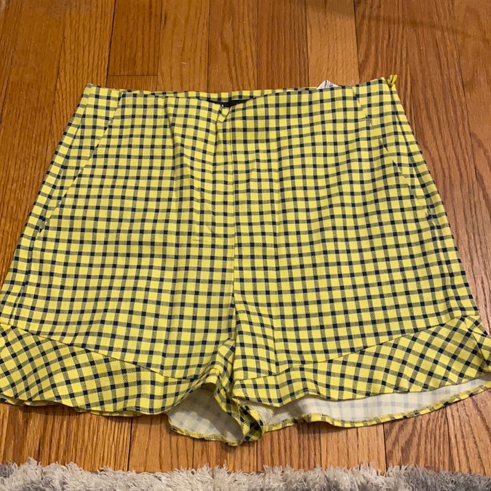 Adorable yellow shorts